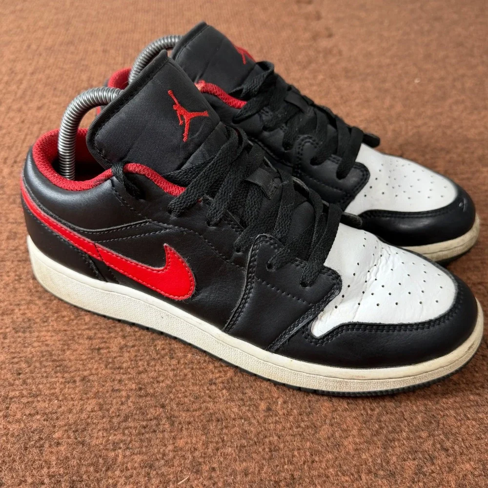 Air Jordan 1 Low Bred Toe Black White University Red 553560 Mens 7Y Womens 8.5